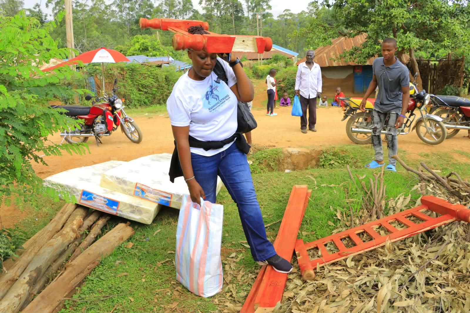 Volunteers delivering a bed, mattress, and household supplies through Hope at Home